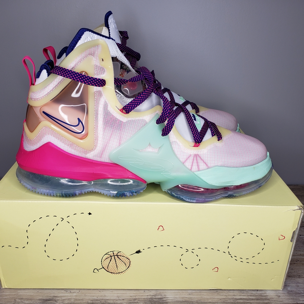 Brand New NIKE LeBron 19 Valentines Day Love Letter